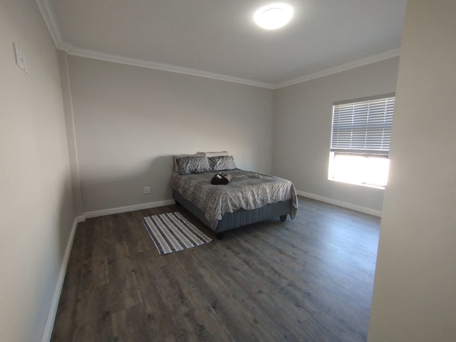4 Bedroom Property for Sale in Hoogland Western Cape